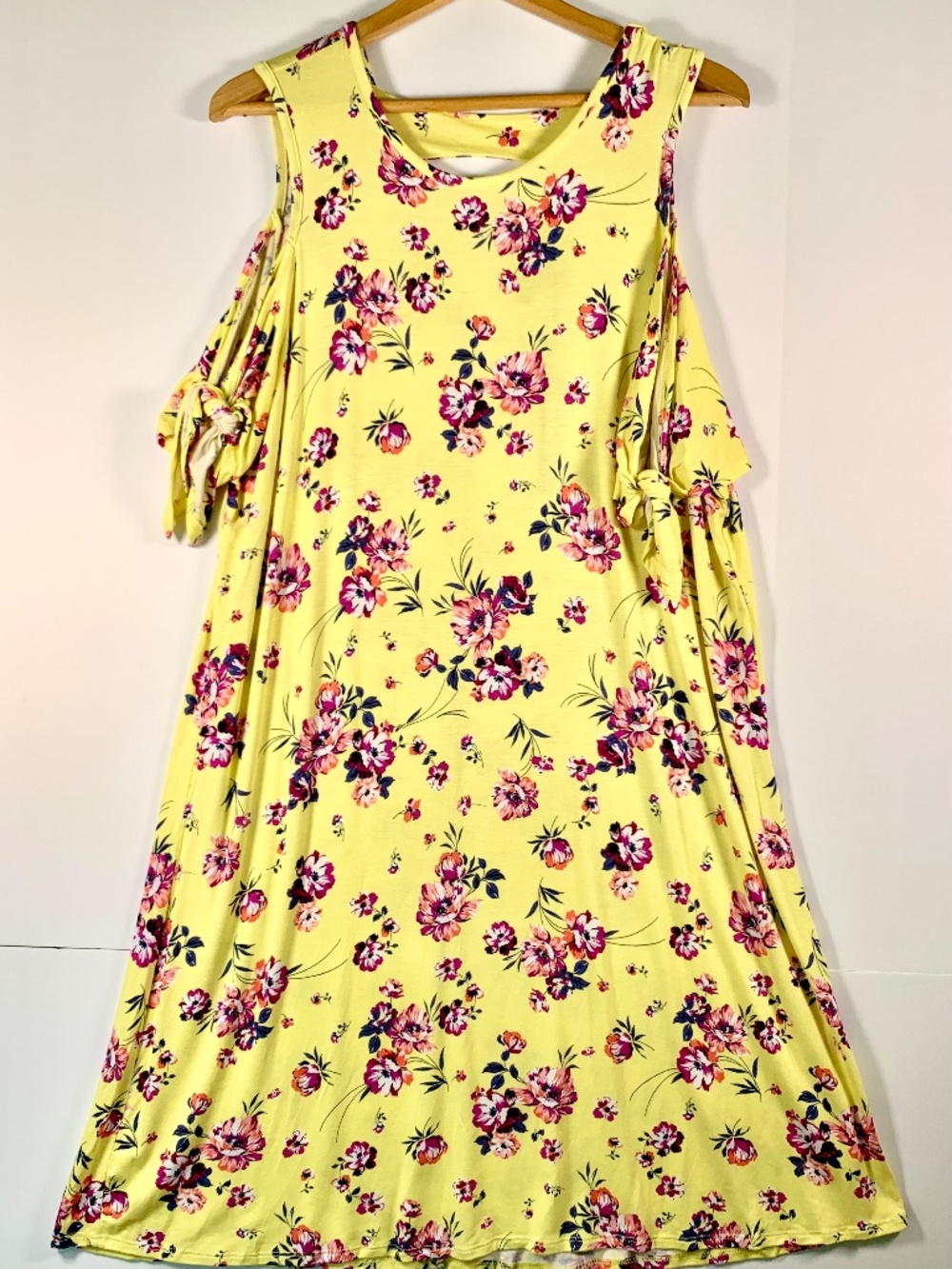 Alison Andrews yellow floral cold shoulder flowy short sleeve mini swing dress
